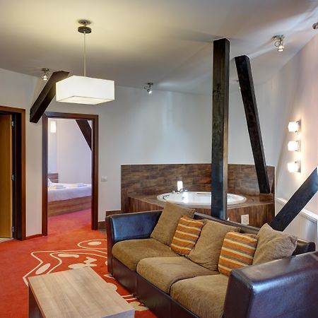 Hotel Ave Lux Sacele Exterior photo