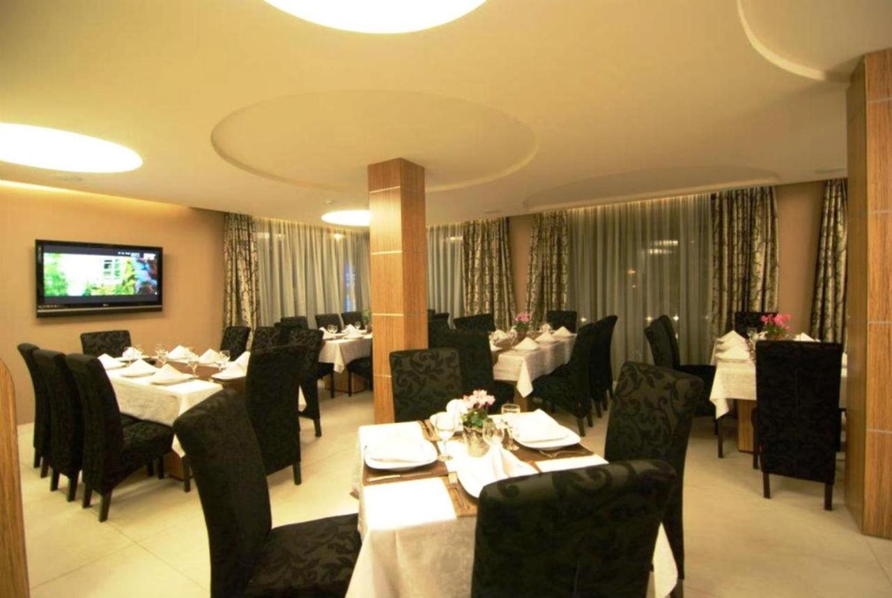 Hotel Ave Lux Sacele Exterior photo
