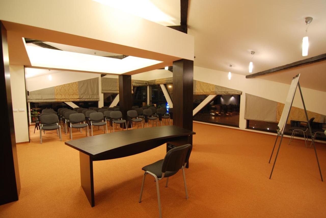 Hotel Ave Lux Sacele Exterior photo