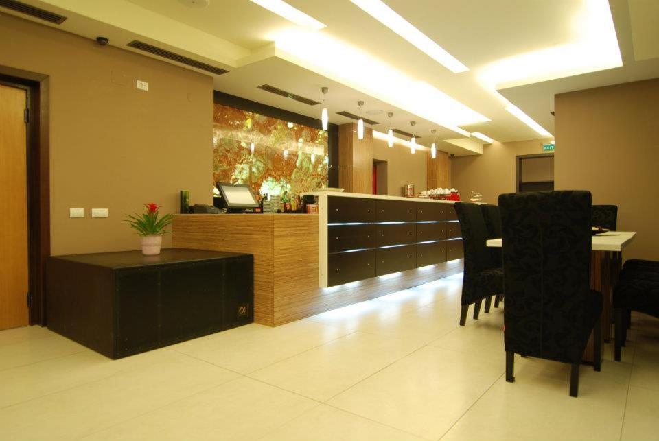 Hotel Ave Lux Sacele Exterior photo