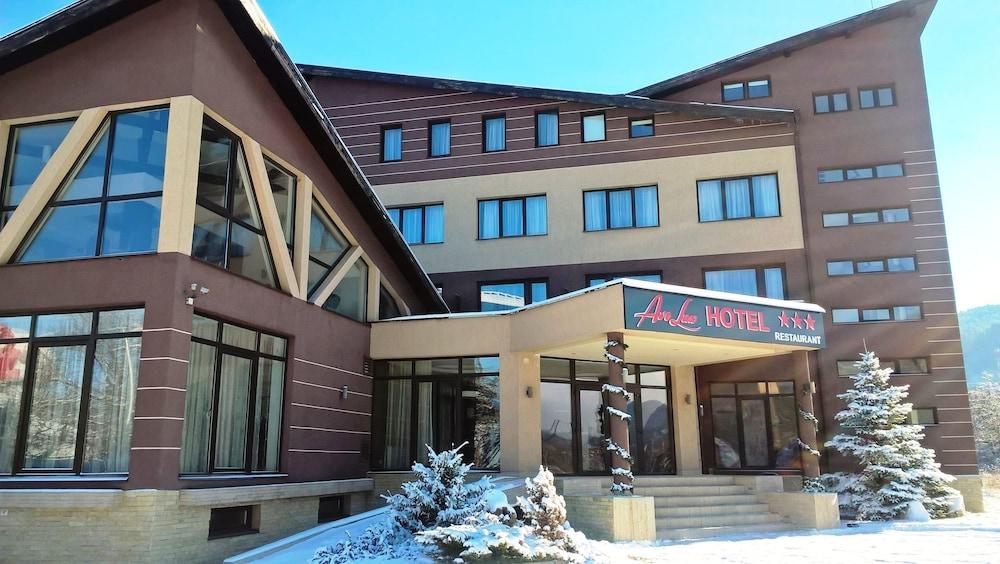 Hotel Ave Lux Sacele Exterior photo