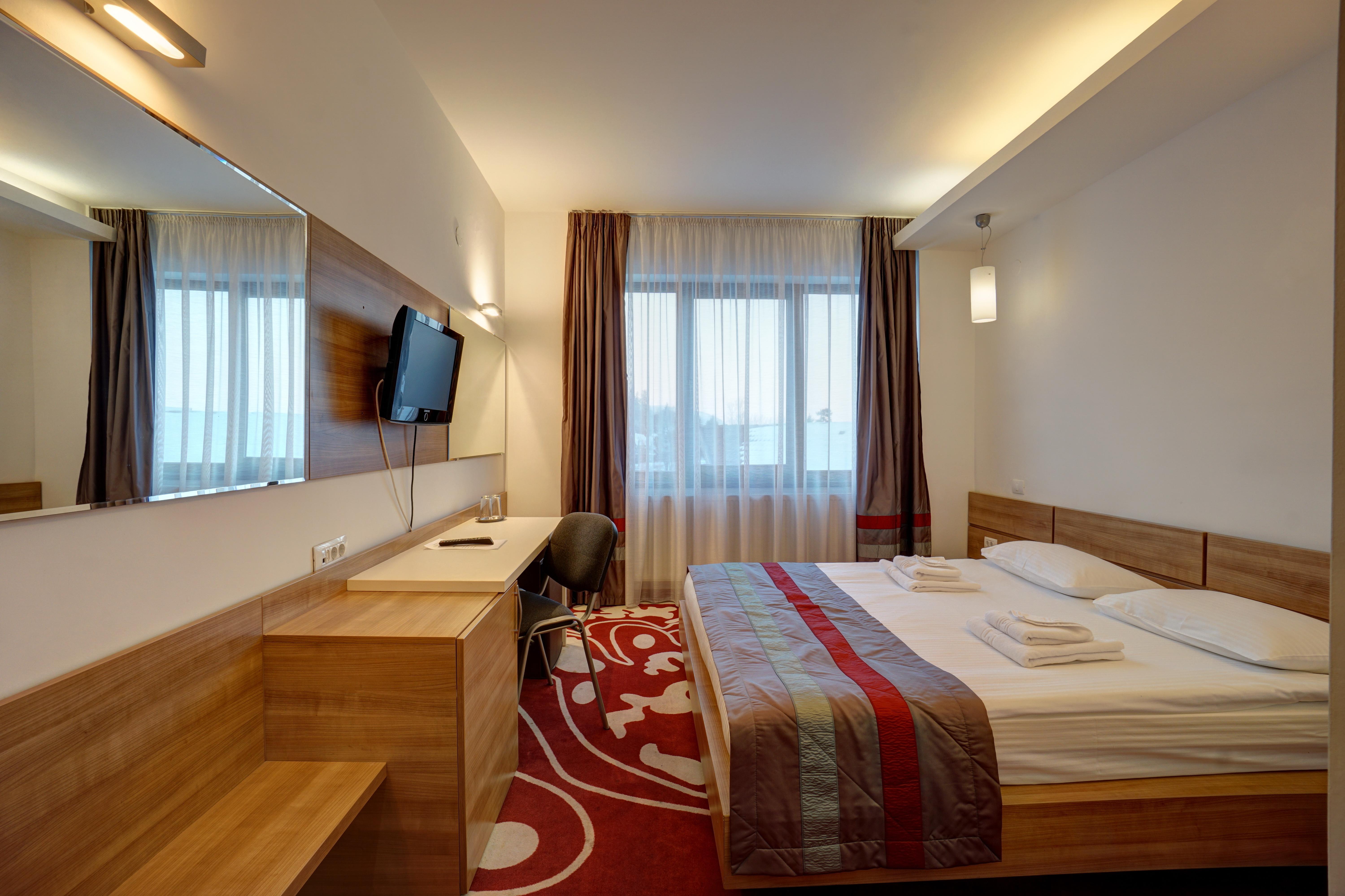 Hotel Ave Lux Sacele Exterior photo