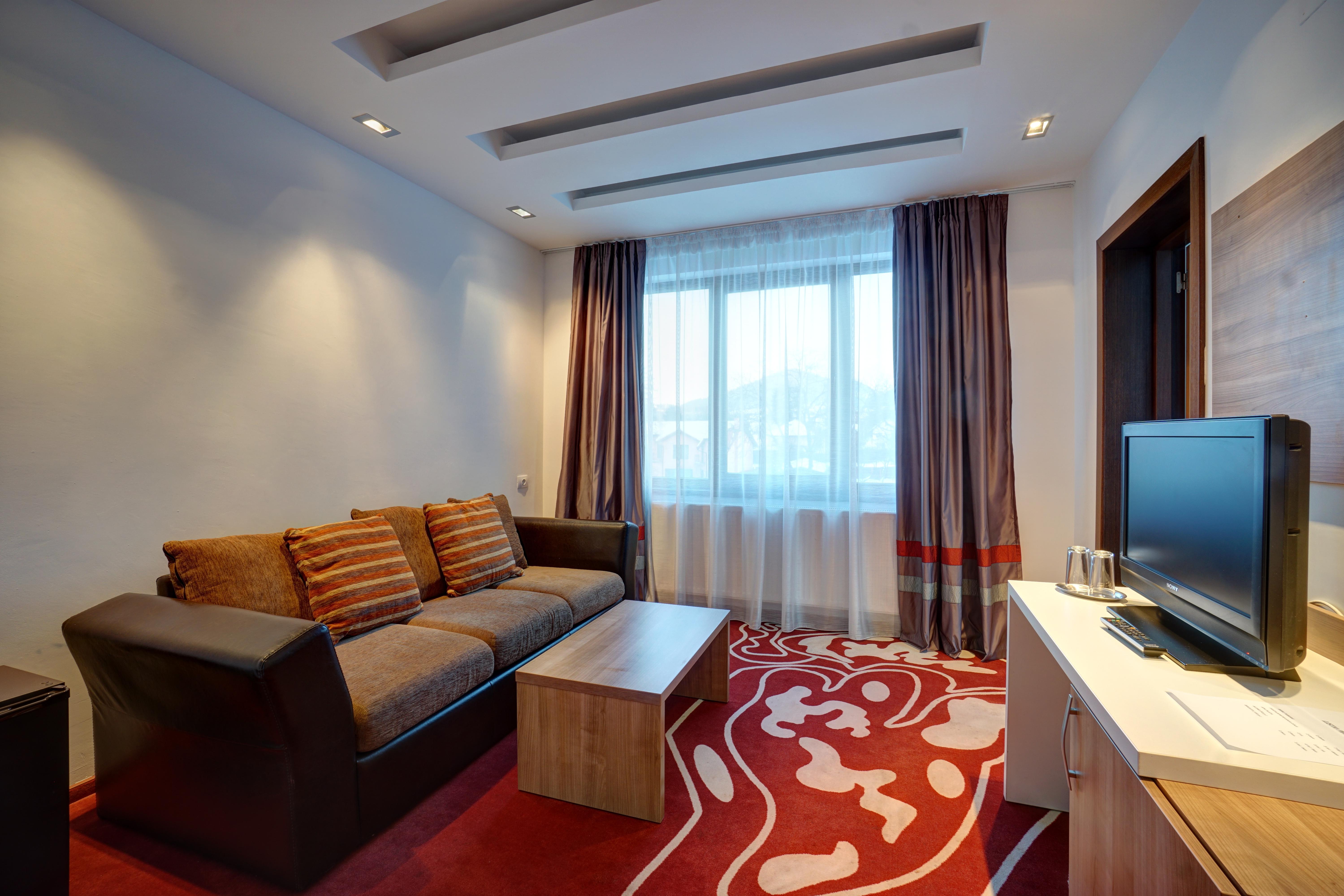 Hotel Ave Lux Sacele Exterior photo