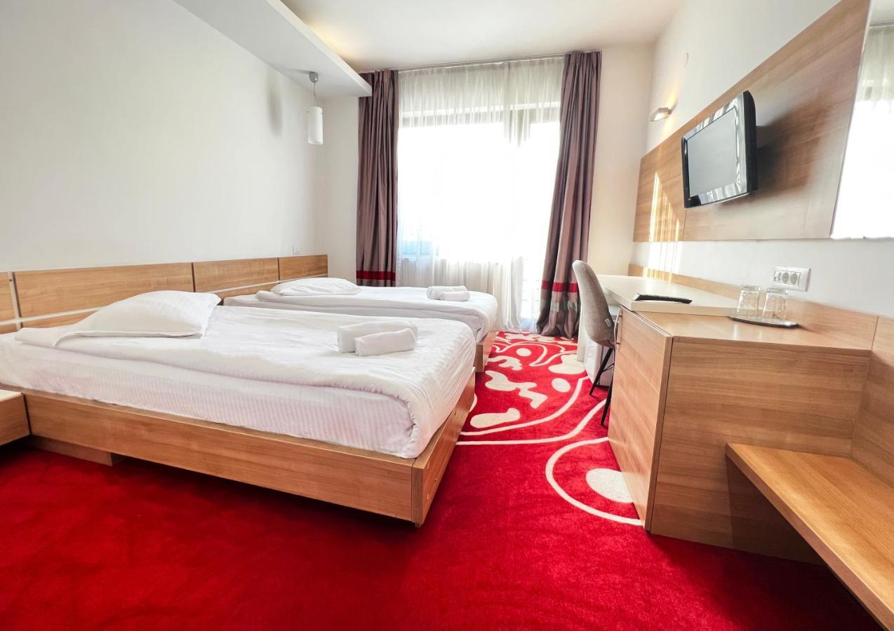 Hotel Ave Lux Sacele Exterior photo