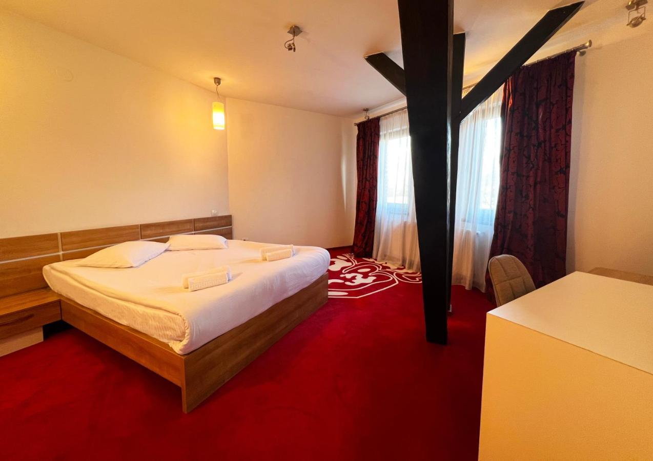 Hotel Ave Lux Sacele Exterior photo