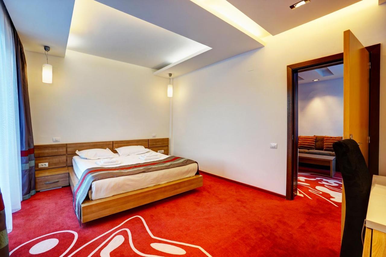 Hotel Ave Lux Sacele Exterior photo