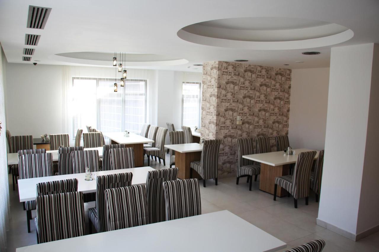Hotel Ave Lux Sacele Exterior photo
