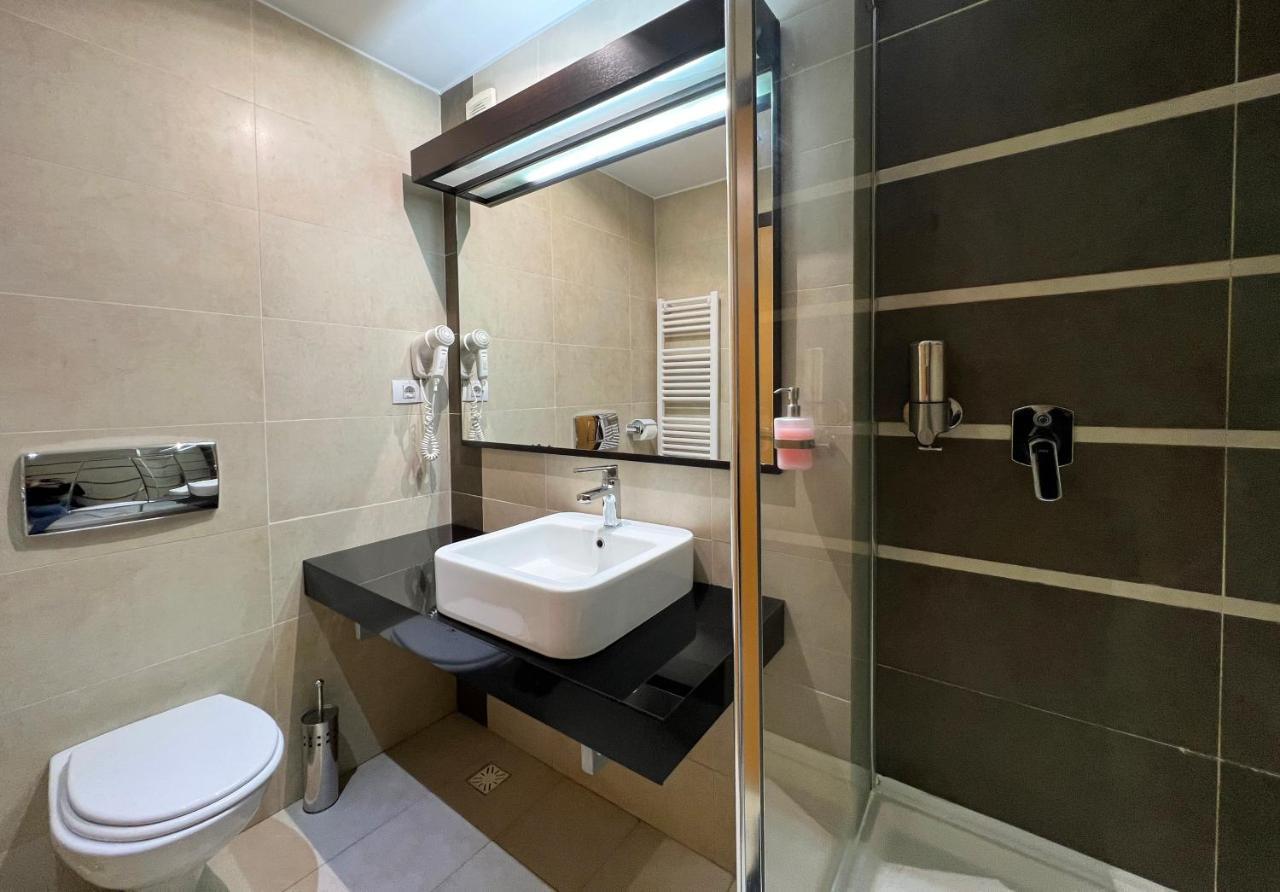 Hotel Ave Lux Sacele Exterior photo