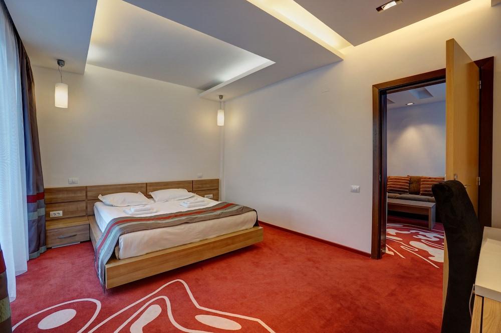 Hotel Ave Lux Sacele Exterior photo