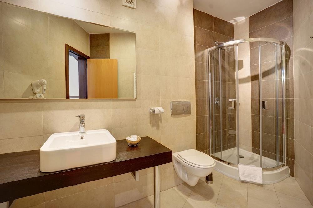 Hotel Ave Lux Sacele Exterior photo