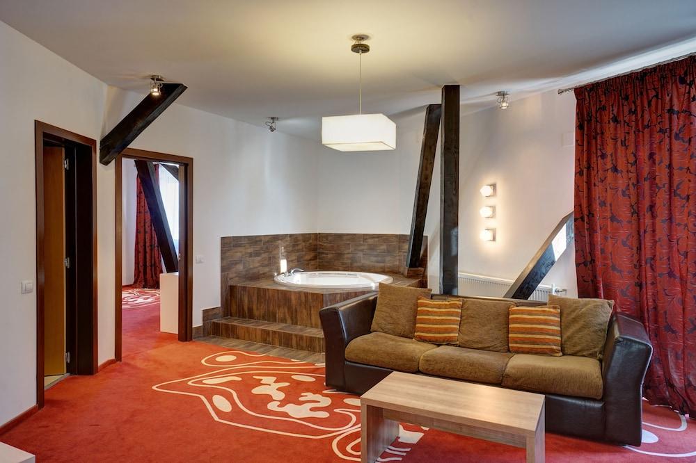 Hotel Ave Lux Sacele Exterior photo