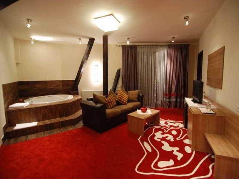 Hotel Ave Lux Sacele Exterior photo