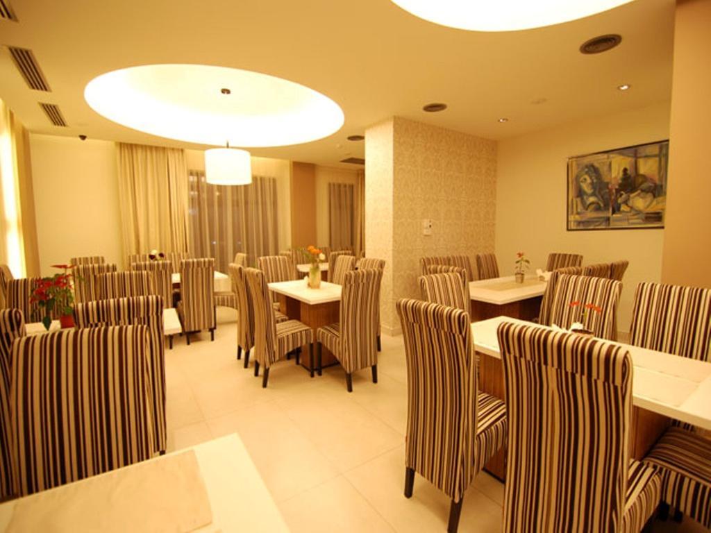 Hotel Ave Lux Sacele Exterior photo