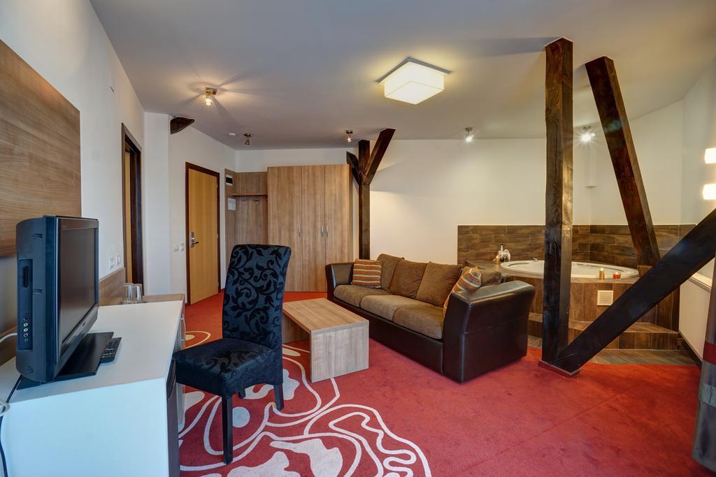 Hotel Ave Lux Sacele Exterior photo