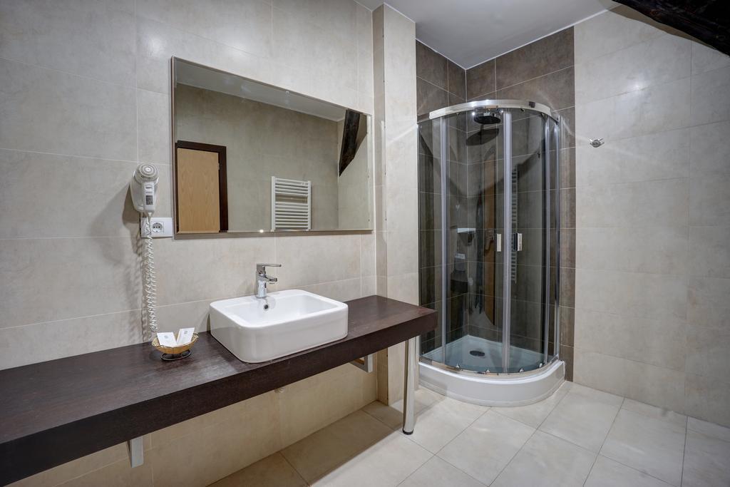 Hotel Ave Lux Sacele Exterior photo