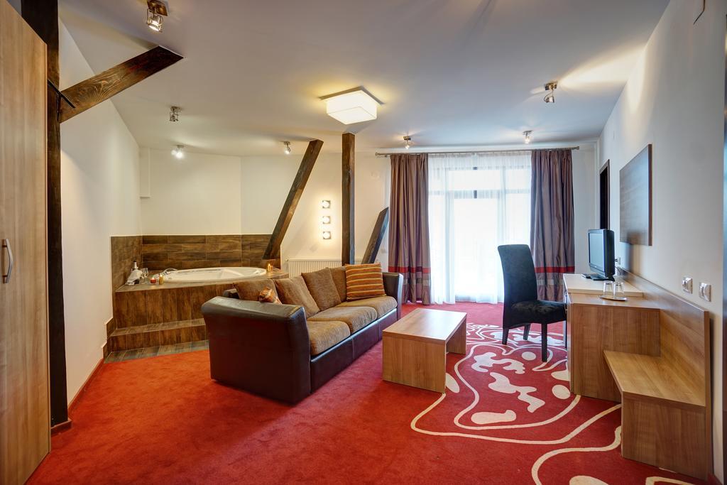 Hotel Ave Lux Sacele Exterior photo