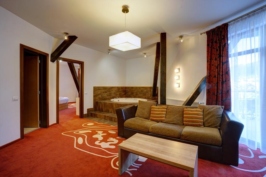Hotel Ave Lux Sacele Exterior photo