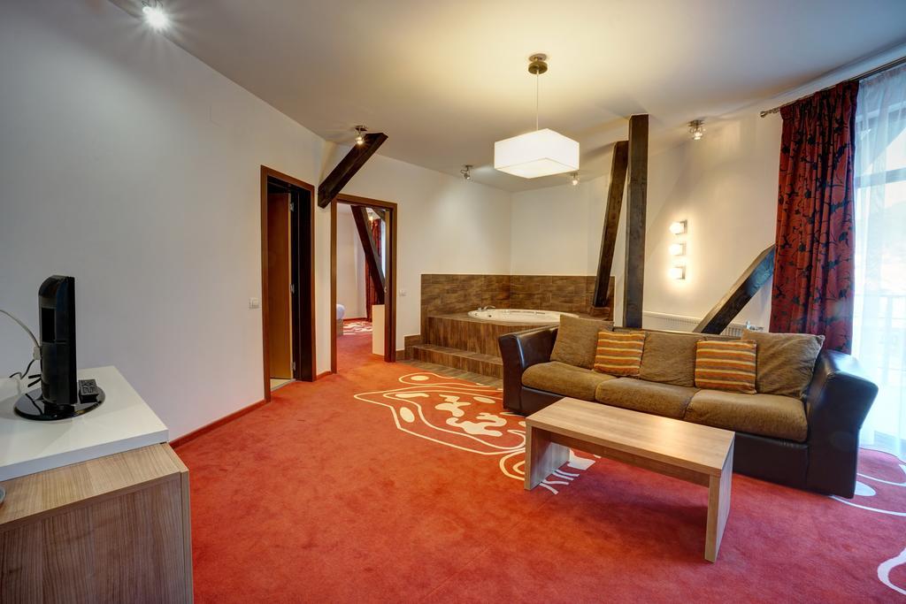 Hotel Ave Lux Sacele Exterior photo