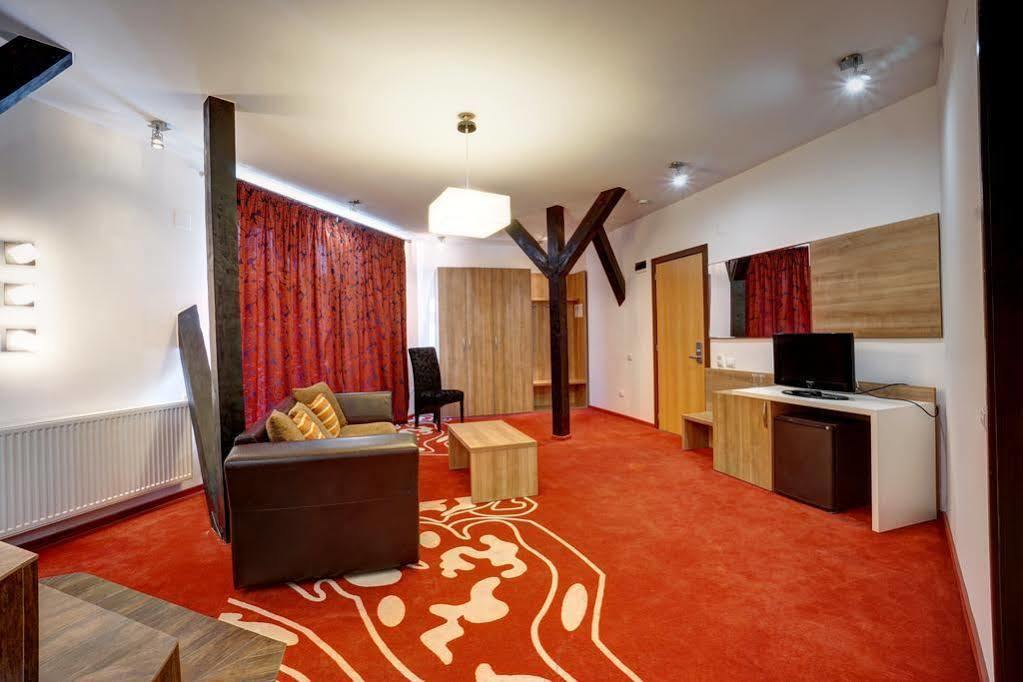 Hotel Ave Lux Sacele Exterior photo